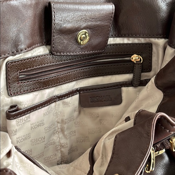 Michael Kors Gansevoort Large Shoulder Tote Bag with Gold Hardware - Picture 10 of 10